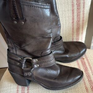 Women’s Sonoma heeled boots, size 8 1/2 medium. Bundle and save!